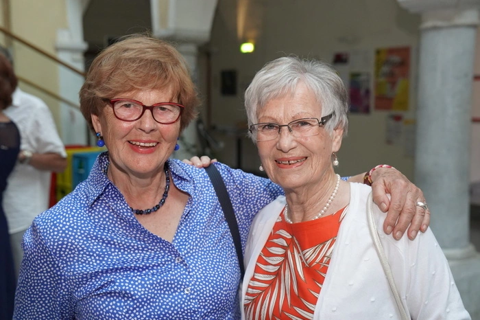 Schwiegermutter Inge Wald und Mutter Anneliese Gfrerer, die in Kürze ihren 80. Geburtstag feiert 