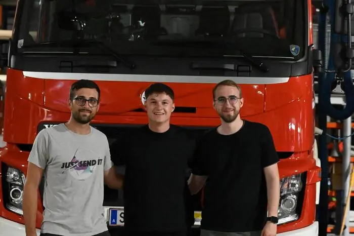 DJ „Smurfy“ (in der Bildmitte) und sein Technikteam - Raphael Loliva und Florian Rauniak von RL-Eventmedia