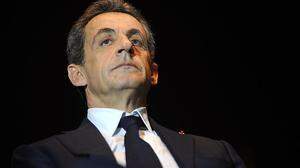 Frankreichs ehemaliger Präsident Nicolas Sarkozy wurde zu drei Jahren Haft, davon zwei auf Bewährung, verurteilt