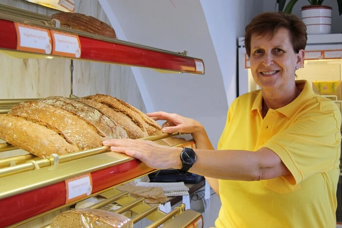 Brigitte Schlatte, Bäckerei Dohr, Wolfsberg: "Beim Bedienen ist es jetzt viel angenehmer, die nötigen Vorschriften werden aber weiterhin eingehalten..."