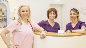 Kinderärztin Marlene Aschenbrenner mit ihrem Team