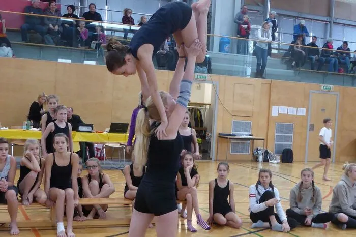 Lena Gradenegger und Madlen Kalt gewannen in der Kategorie Paare Gold.