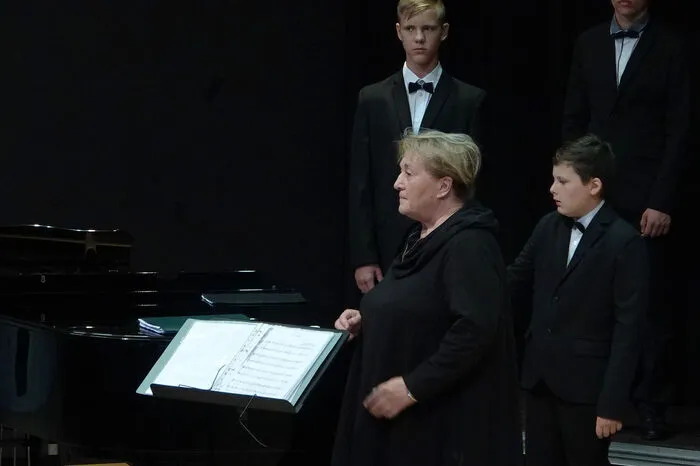 Temperamentvoll leitete Virginija Juneviciené  den litauischen Chor.