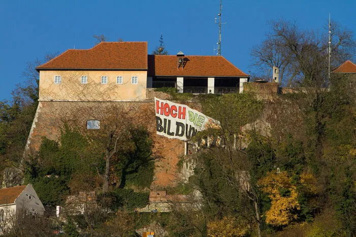 sogar am Schloßberg tauchen transparente auf