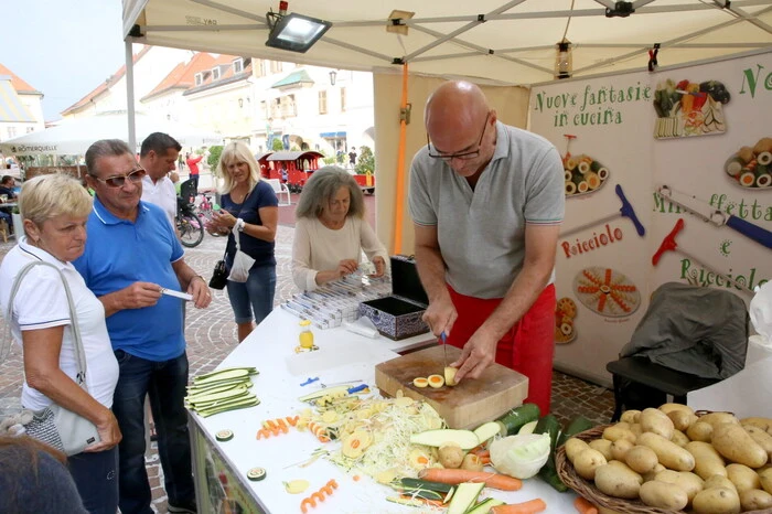 Noch bis kommenden Sonntag besteht die Möglichkeit, dem italienischen Markt auf dem Hauptplatz einen Besuch abzustatten. 