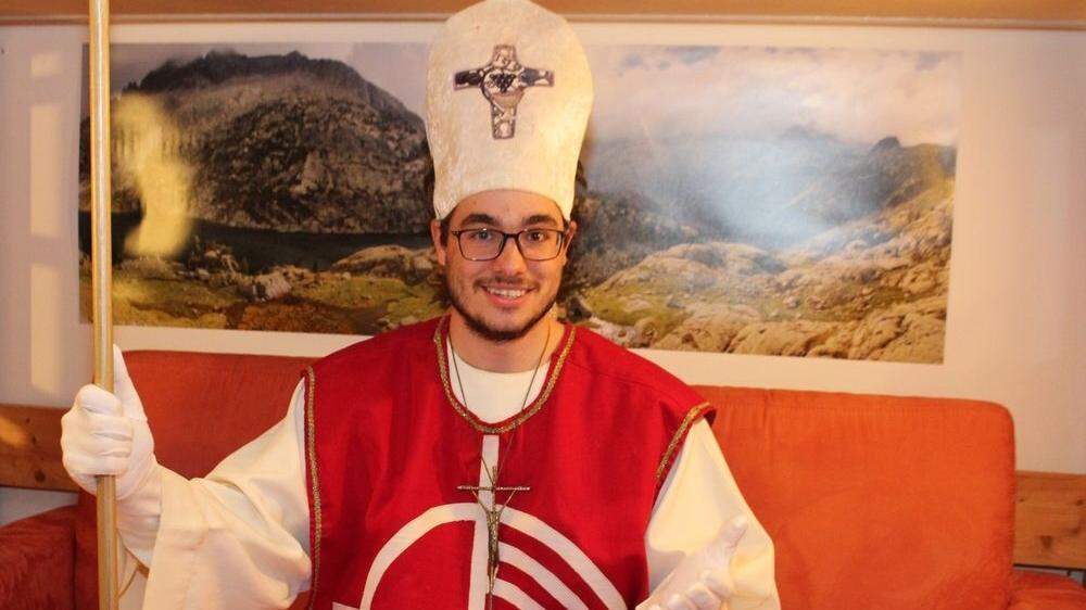 Benedikt Schönhuber von der Katholischen Jungschar besucht heuer als Nikolo steirische Familien via Internet