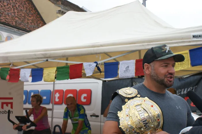 Unterstützung kam auch von Wrestler "Bambikiller" Chris Raaber.