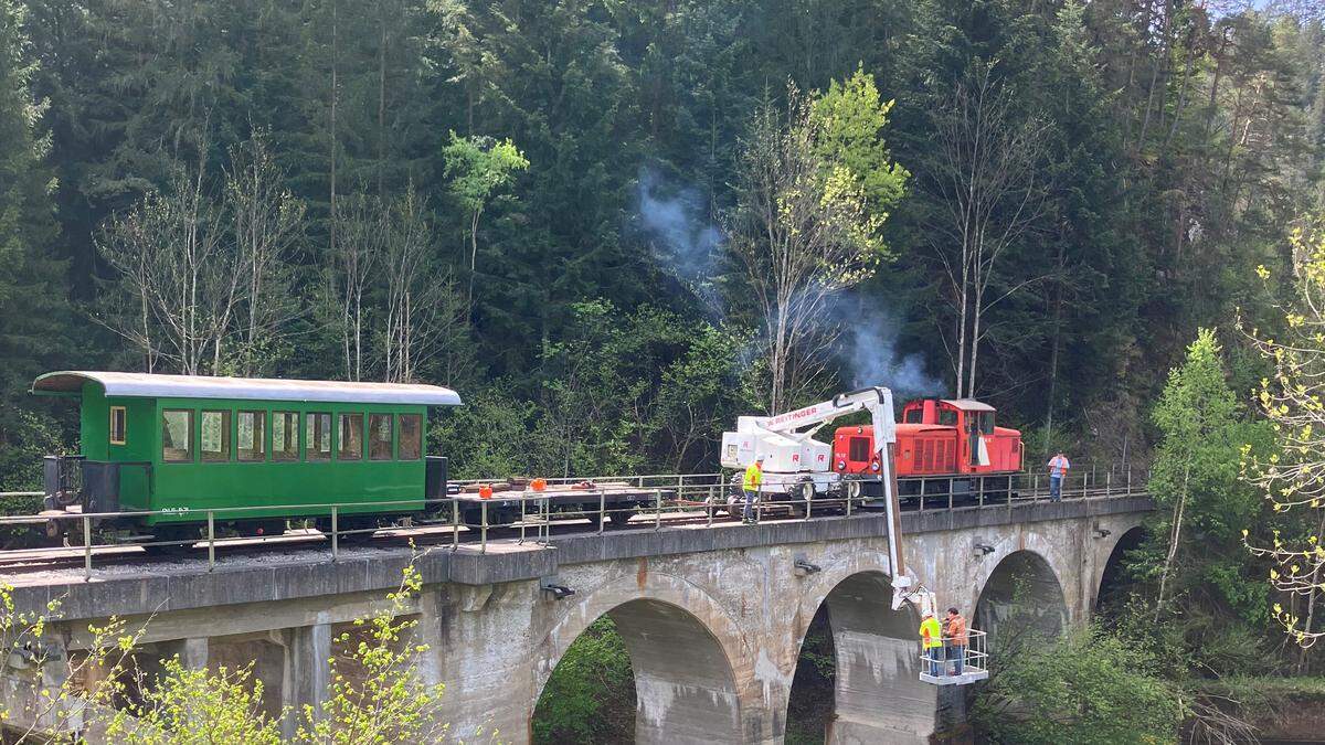 Reparaturarbeiten und Begutachtungen an der Feistritztalbahn im April/Mai 2024 - etwa beim Viadukt bei Birkfeld