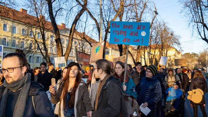 Start war um 15 Uhr gleichzeitig von der Oper, dem Hauptbahnhof und der Uni weg