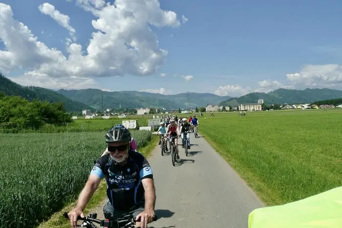 Die Teilnehmerinnen und Teilnehmer konnten zwischen fünf geführten Touren wählen. Geboten wurden etwa eigene Touren für Kinder (16 Kilometer) oder E-Biker über 43 Kilometer.