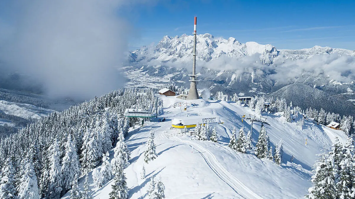 Tiefster Winter auf steirischen Bergen -  dieses Bild stammt vom 9. 11. 2016 (im Hintergrund der Dachstein)