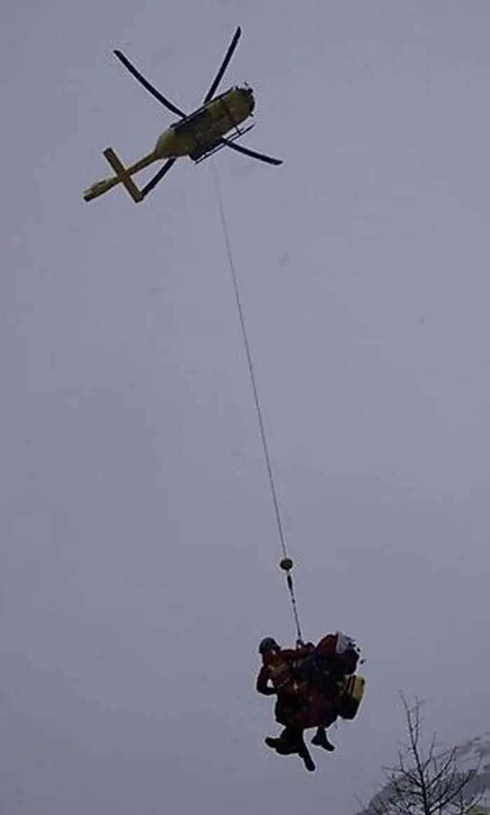 Der Verletzte wurde mittels Seil geborgen 