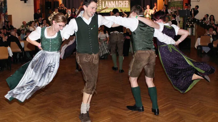 Die Landjugend begeisterte mit ihrer Polonaise