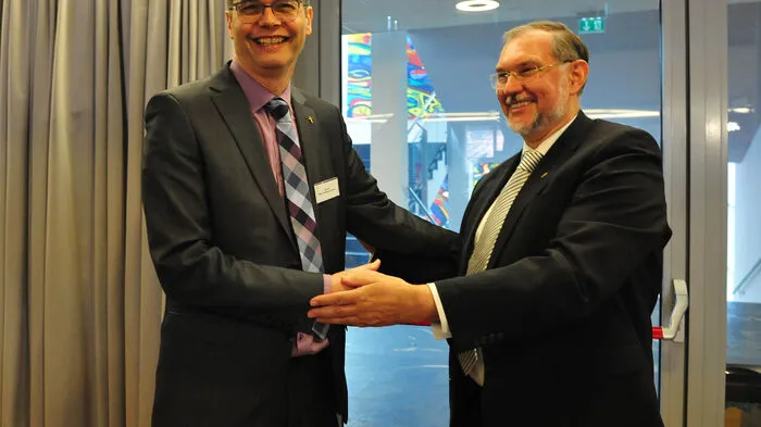 Glückwünsche vom noch amtierenden Superintendenten Hermann Miklas...