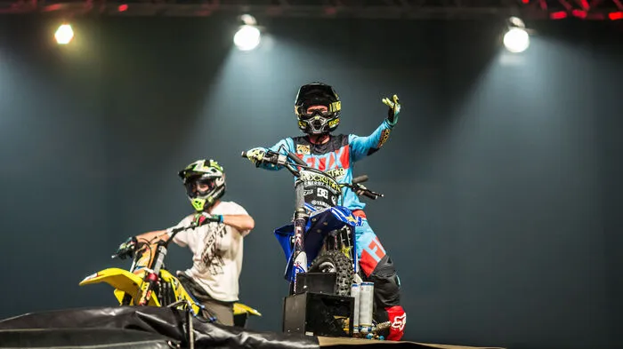 Wild, laut und heiß ging es am Freitag bei "Masters of Dirt" in der Klagenfurter Messehalle zu.