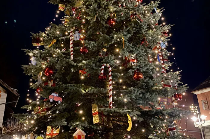 Bei Nacht glänzt auch er besonders schön