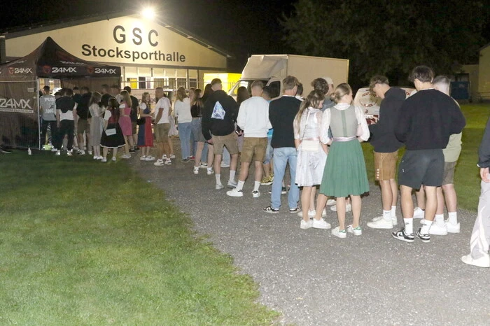 Hunderte Partytiger hatten sich am Samstagabend in die Sporthalle Liebenfels aufgemacht, um die Nacht zum Tag zu machen. 