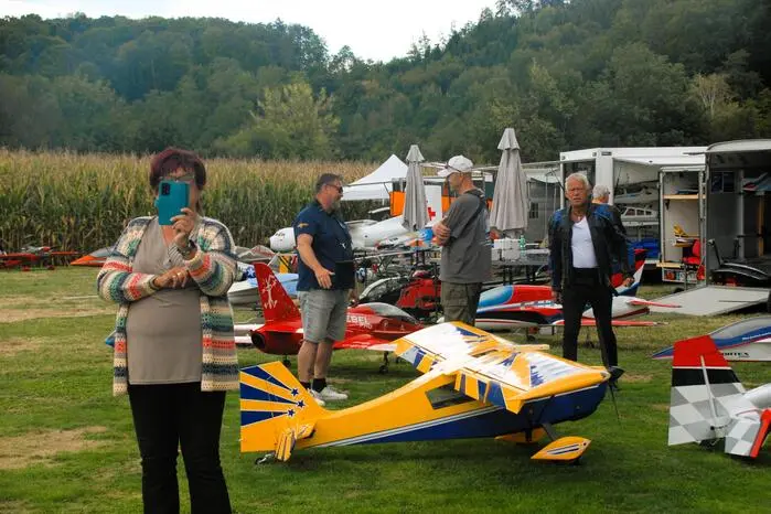 Der dort ansässige aktive Modellflugverein Phönix 74, unter Obmann Emanuel Mild, mit mehr als 50 Mitgliedern lud zu einem Modellflugtag auf die Vereinsanlage. Etwa 40 Hobbyflug-Piloten aus verschiedenen Vereinen aus ganz Österreich reisten an, um ihre Flugkünste einem staunenden Publikum vorzuführen. 