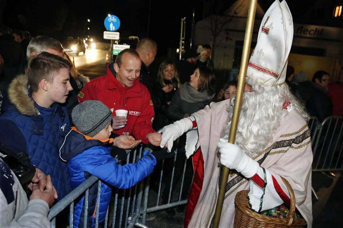 Natürlich durfte dabei der Nikolaus mit Süßigkeiten für die Kleinsten nicht fehlen.