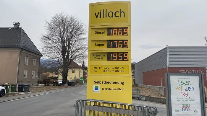 Die Villacher Stadttankstelle in der St. Johanner Straße ist zurzeit am günstigsten. Diesel kostet dort 1,869 pro Liter, Benzin kostet 1,769 pro Liter.