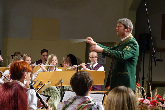 Sepp Bratl leitet seit 10 Jahren als Kapellmeister überaus erfolgreich den Musikverein.
