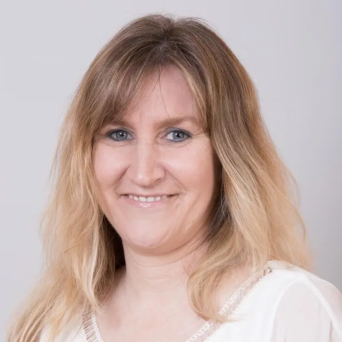 Das Bild zeigt Angela Schmidt