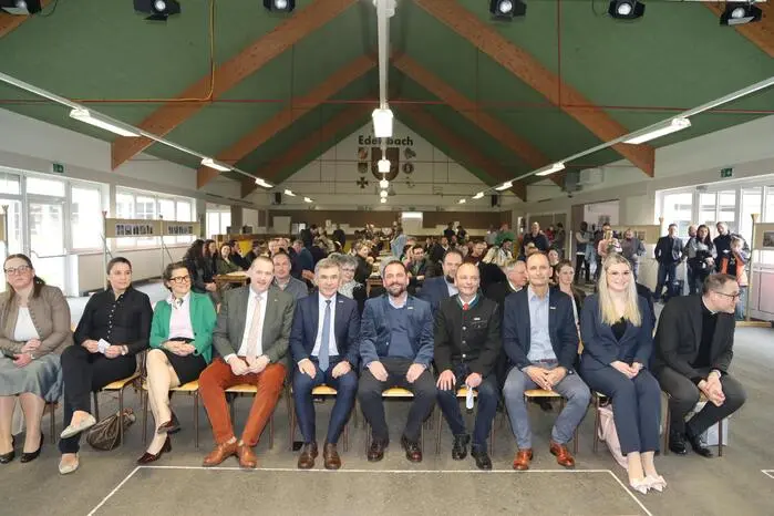 Viele Ehrengäste feierten mit