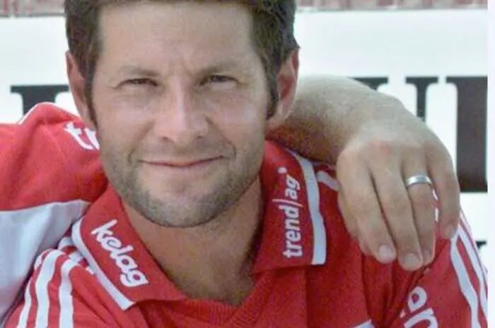 49 Jahre, nach diversen Trainerstation dockte er 2008 beim ÖFB an, war verantwortlich für die U20-Auswahl und die Akademien. Fungiert ab Herbst als Sportdirektor des neuseeländischen Fußballverbandes.