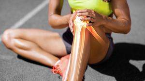 Schmerzen im Knie: Kräftigungs- und Dehnungsübungen helfen, es braucht aber auch längerfristige Physiotherapie 