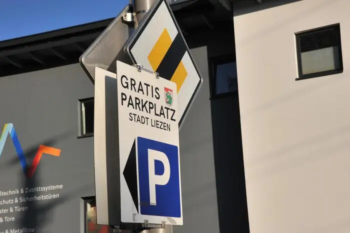 Zufahrt zum Pendlerparkplatz ...