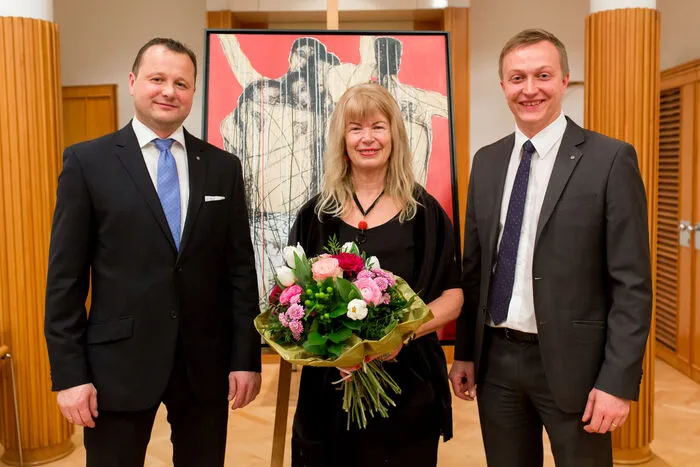 Die begleitenden Worte zu jedem Kunstwerk sprach Dr. Ursula Strobl, ehemalige Direktorin des Gymnasiums Lienz.
