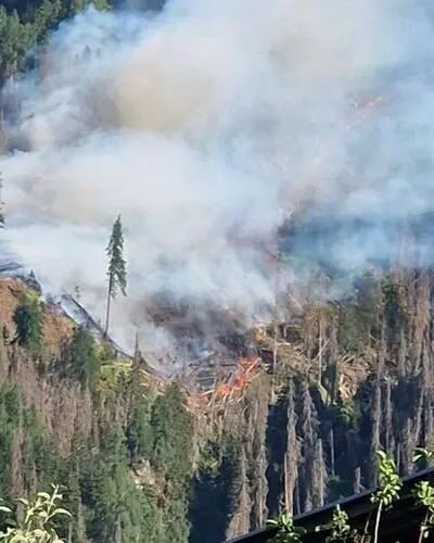 Das Feuer wurde von Boden und aus der Luft bekämpft