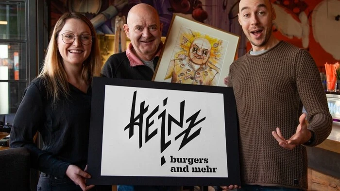 Heinz Krenn (Mitte) mit Tochter Christine und Künstler Tom Lohner. Gemeinsam...
