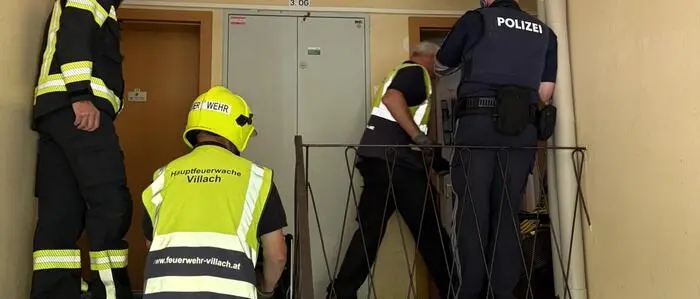 Die Einsatzkräfte mussten sich gewaltsam Zutritt zu der Wohnung verschaffen