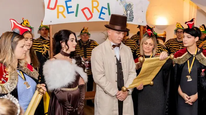 Prinz Blasius Musikus Sebastian der 29. Pferdebaron zu Arnoldstein und Prinzessin Ihre Lieblichkeit Laura die "Aufbrezlerin" zu Arnoldstein - Kinderpaar Julia, die Erste und Matthia der Erste