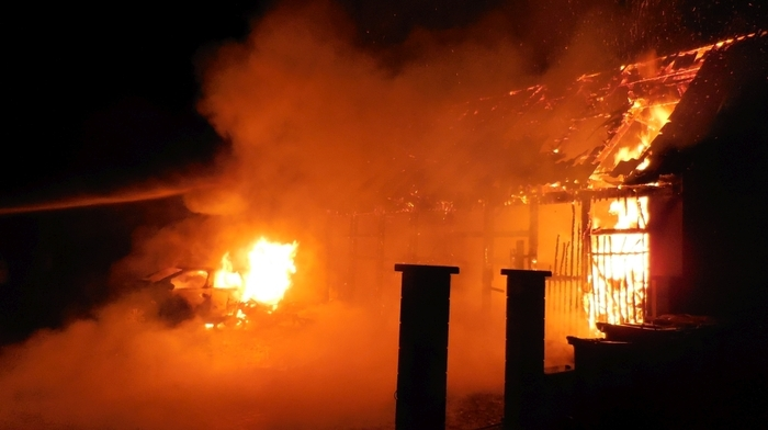 Die Feuerwehren Leoben-Stadt und Leoben-Göss wurden am Sonntagabend zu einem Fahrzeugbrand in der Donawitzerstraße gerufen.