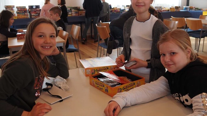 Der Ebenthaler Spielkreis hat sich wieder mächtig ins Zeug gelegt und Hunderte Spiele zum Ausprobieren zusammengetragen. Bis inklusive Sonntag spielt man noch von 9 bis 18 Uhr. Der Eintritt kommt auf eine freiwillige Spende.  
