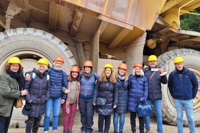 Als einer der Höhepunkte galt der Besuch des Steirischen Erzberges. Bei einer Haulyfahrt und dem Besuch des Schaubergwerks konnten sich die Gäste ein umfassendes Bild über den Erzabbau in der Region machen.