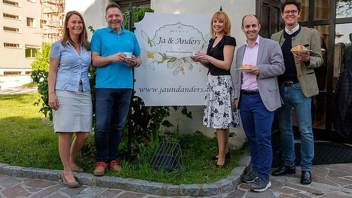 "Ja & Anders"-Inhaberin Katja Edlinger, Bäckermeister Martin Vallant, "Ja & Anders"-Inhaberin Jennifer Anderwald, Bezirksvorsitzender Martin Figge und Bezirksvorsitzender Stellvertreter Gerhard Rattenegger (von links)