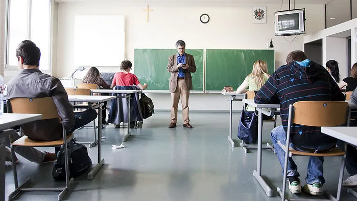 Nur in den Naturwissenschaften stagniert das Ergebnis, sonst nehmen die Kompetenzen weiter ab 