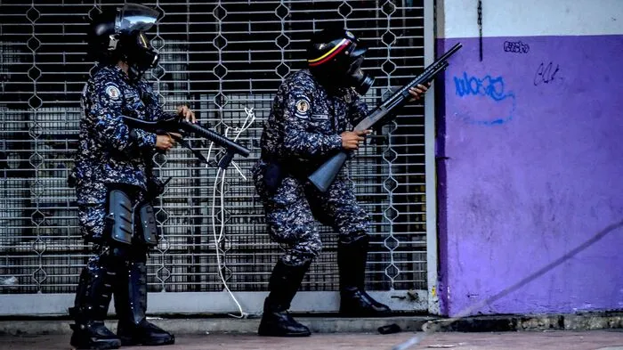 In Venezuela haben sich nach Angaben der nationalen Wahlbehörde 8,1 Millionen Menschen an der umstrittenen Wahl für einen Umbau der Verfassung beteiligt.