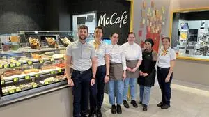 Restaurantleiter Christian Gruber (ganz links) und ein Teil seines Teams