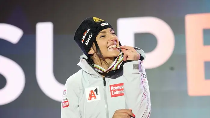 Gold mit Biss: Stephanie Venier jubelte bei der Ski-WM in Saalbach über Gold im Super-G.