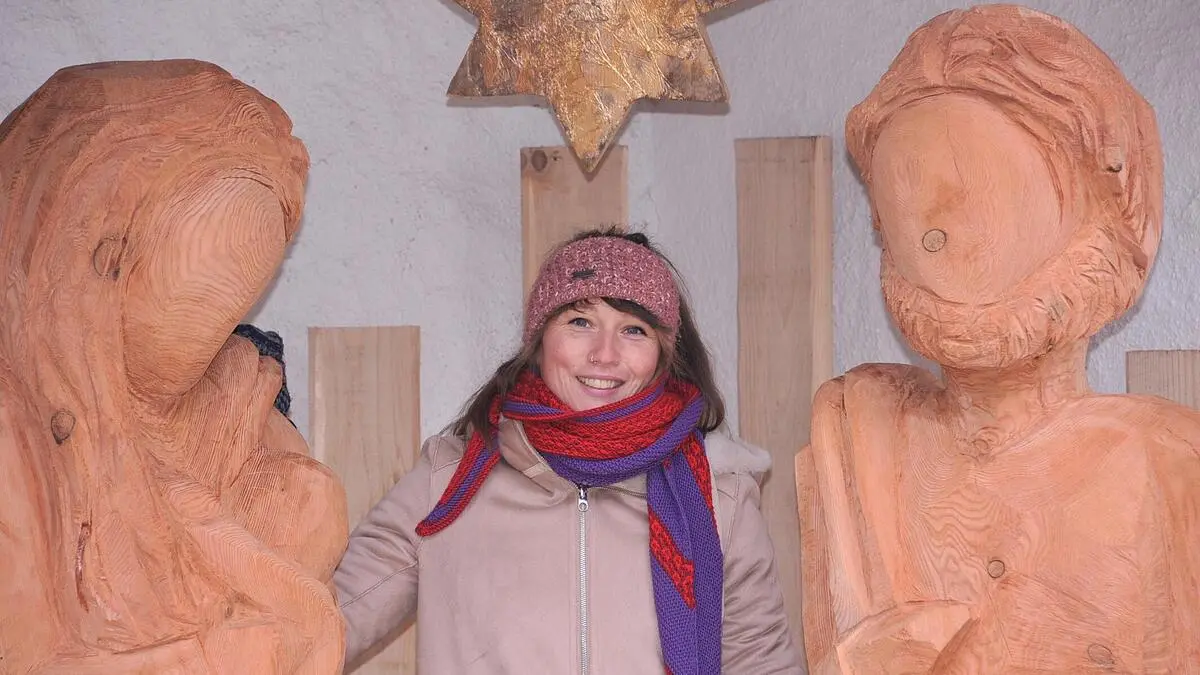 Maria Nimmervoll zwischen Maria mit dem Jesuskind und Josef