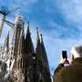 Das gläserne Kreuz wurde auf den zentralen „Christus-Turm“ der Sagrada Familia gesetzt