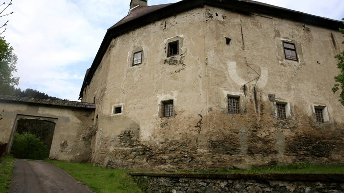 Das altehrwürdige Schloss Grades im Metnitztal stand am Samstag im Mittelpunkt einer Jägerandacht. 