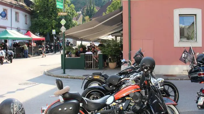 Die Mitglieder des MRC Styria unter Obfrau Birgit Hütter haben wieder ein perfektes Motorradfest am schönen Marktplatz in der Marktgemeinde Ligist organisiert. 