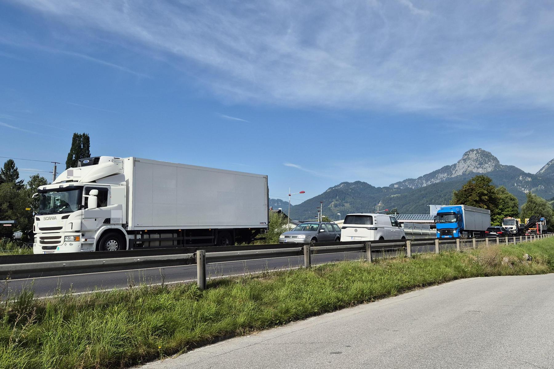 Lkw-Verbot gekippt: Fahren auf der B 320 „ist wieder eine Zumutung geworden“