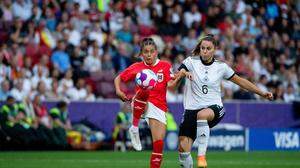 Im EM-Viertelfinale konnten sich Laura Feiersinger (links) und Österreich nicht gegen Deutschland durchsetzen