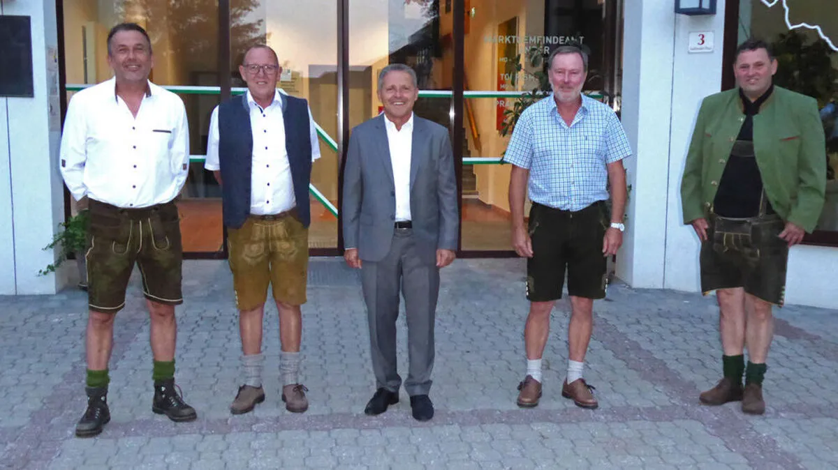 Der neue Gemeindevorstand: Vorstandsmitglied Gerald Haidenbauer, Kassier Arno Dornhofer, Bürgermeister Hubert Höfler, 2. Vizebürgermeister Franz Grabner und 1. Vizebürgermeister Hannes Grabner